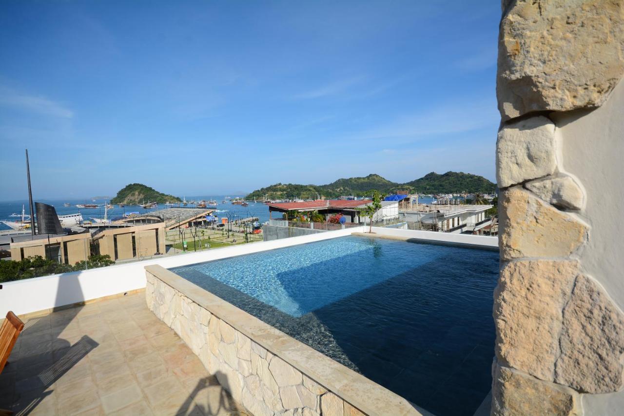 Harbour Komodo Hotel ラブハン・バジョ エクステリア 写真