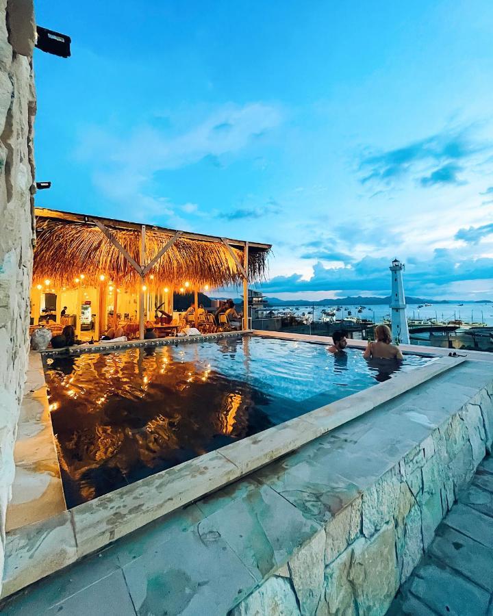 Harbour Komodo Hotel ラブハン・バジョ エクステリア 写真