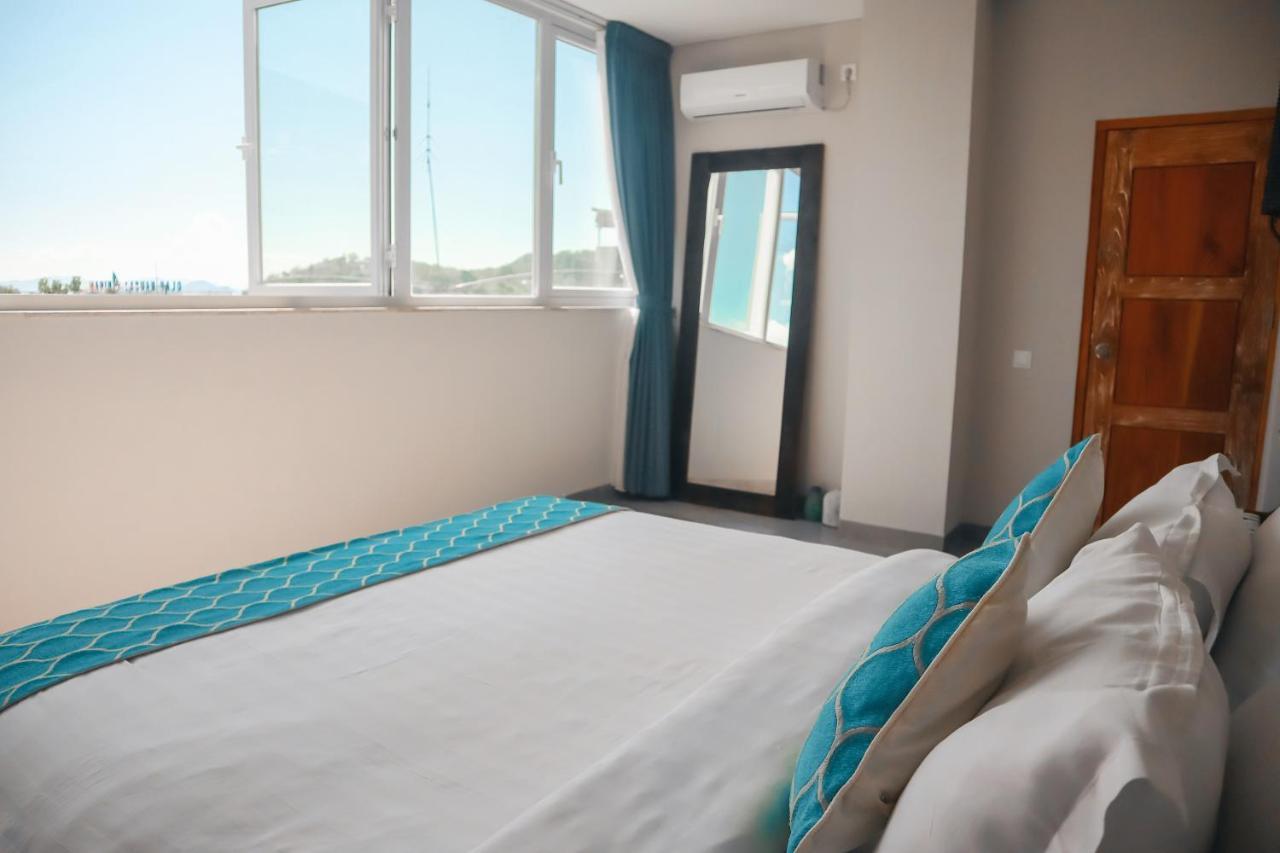 Harbour Komodo Hotel ラブハン・バジョ エクステリア 写真