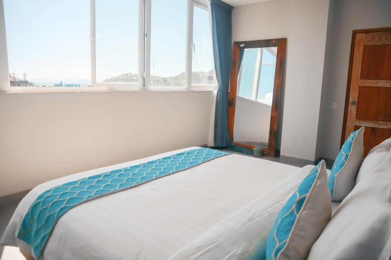 Harbour Komodo Hotel ラブハン・バジョ エクステリア 写真